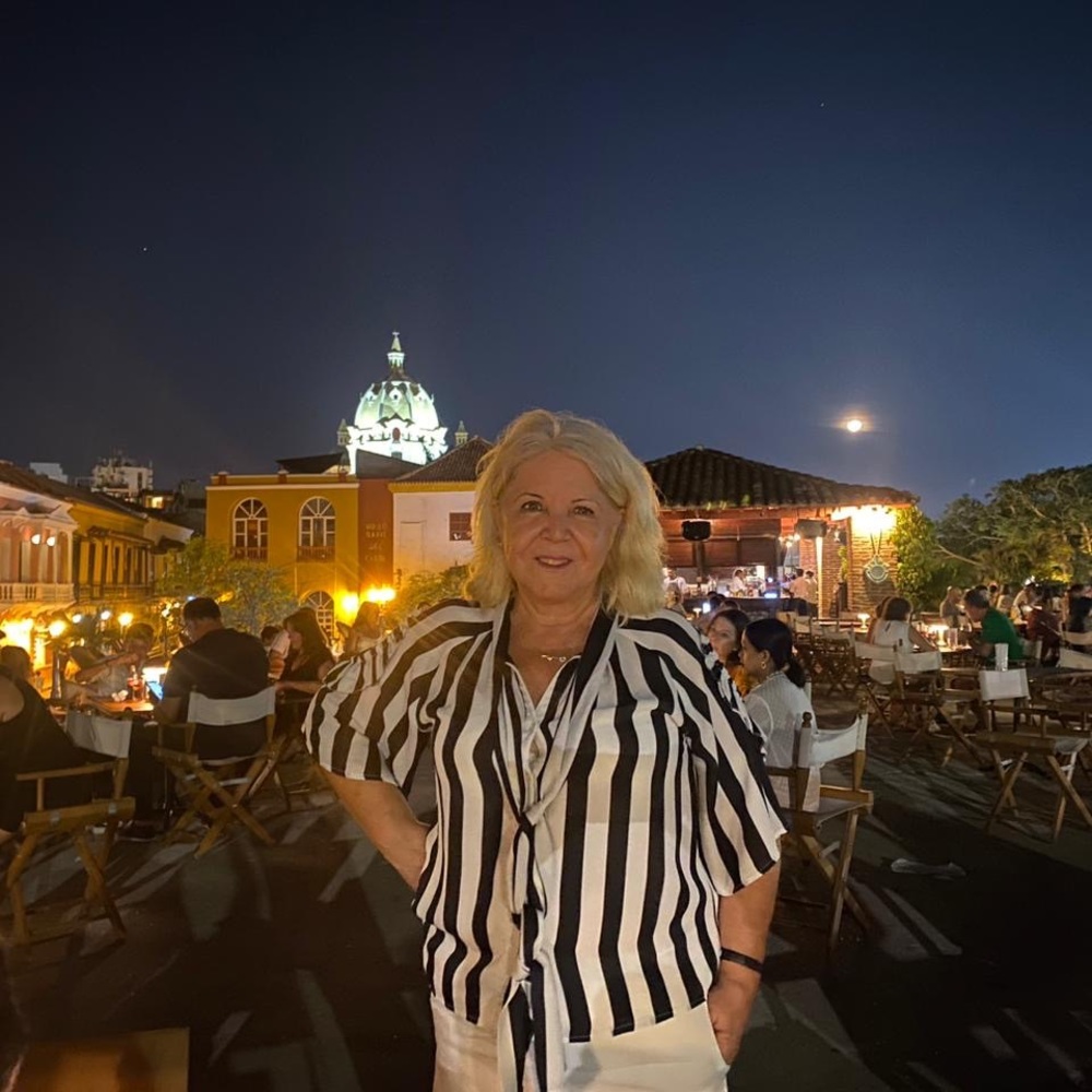 Meet your Posher, Ana